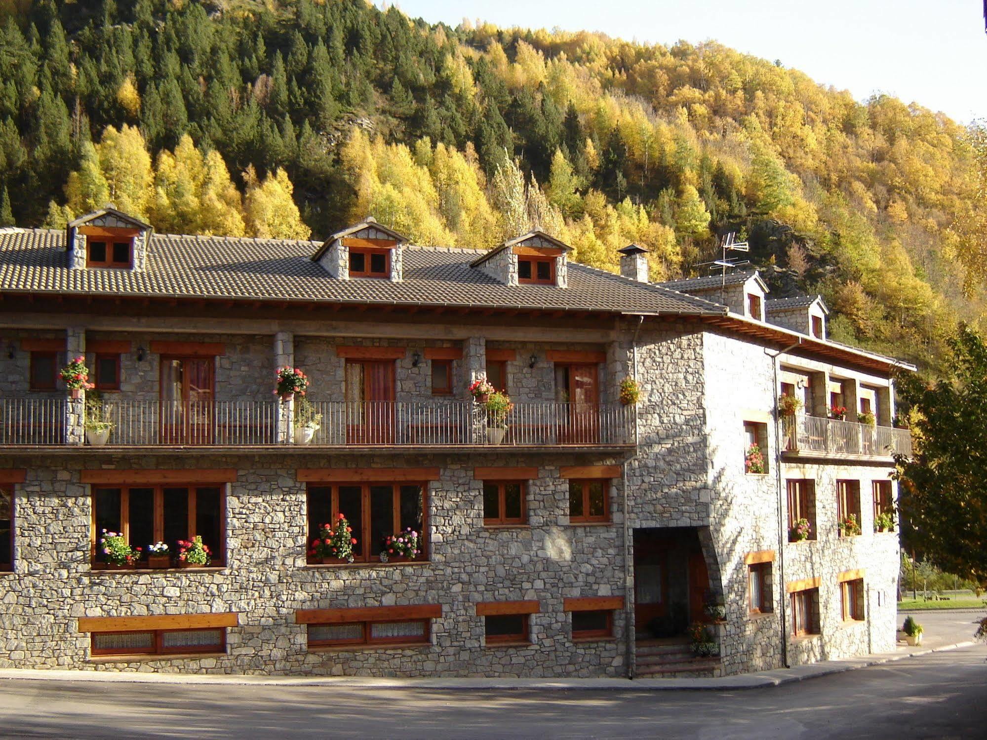Hotel La Farga Риполь Экстерьер фото