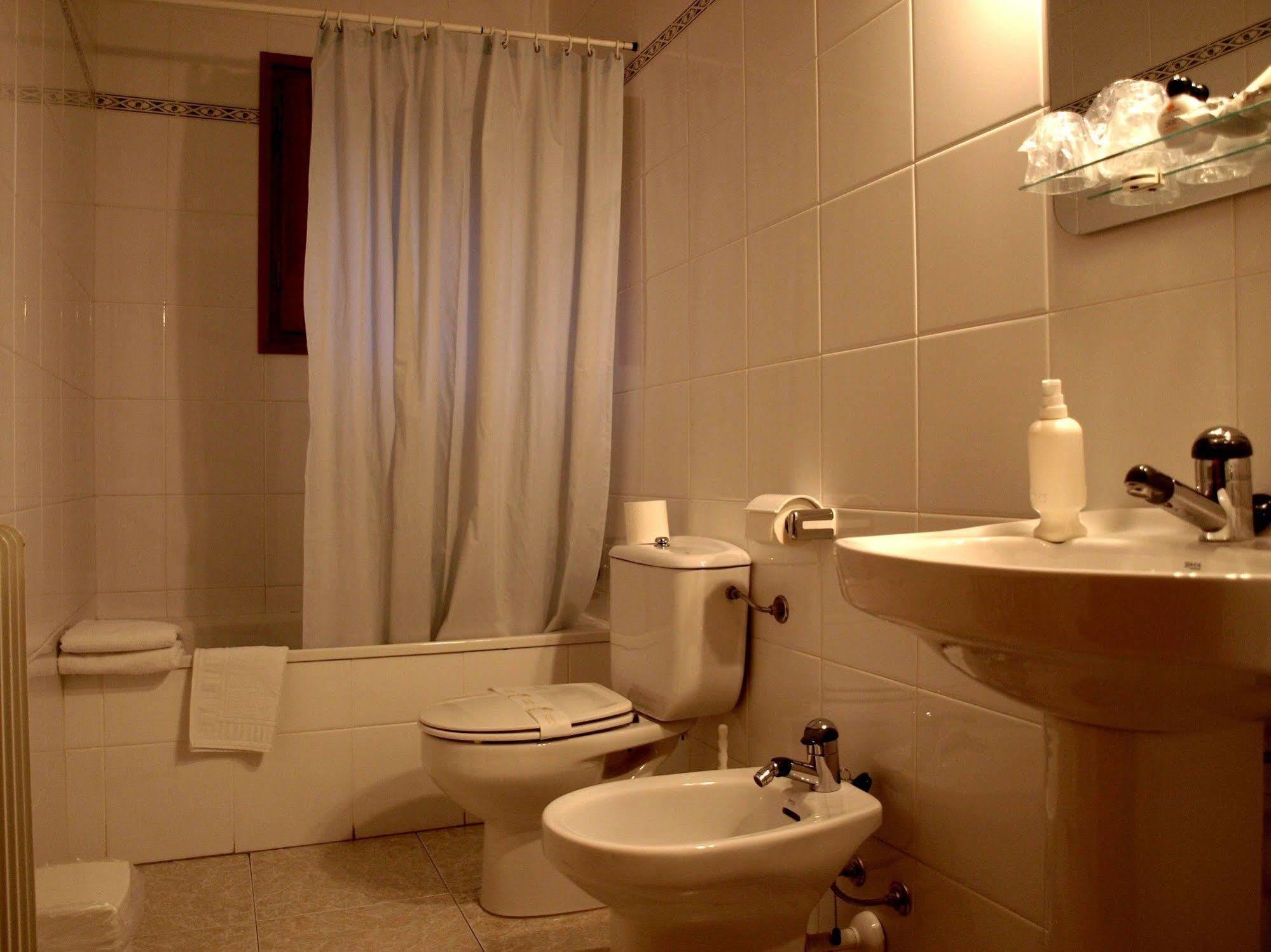 Hotel La Farga Риполь Экстерьер фото