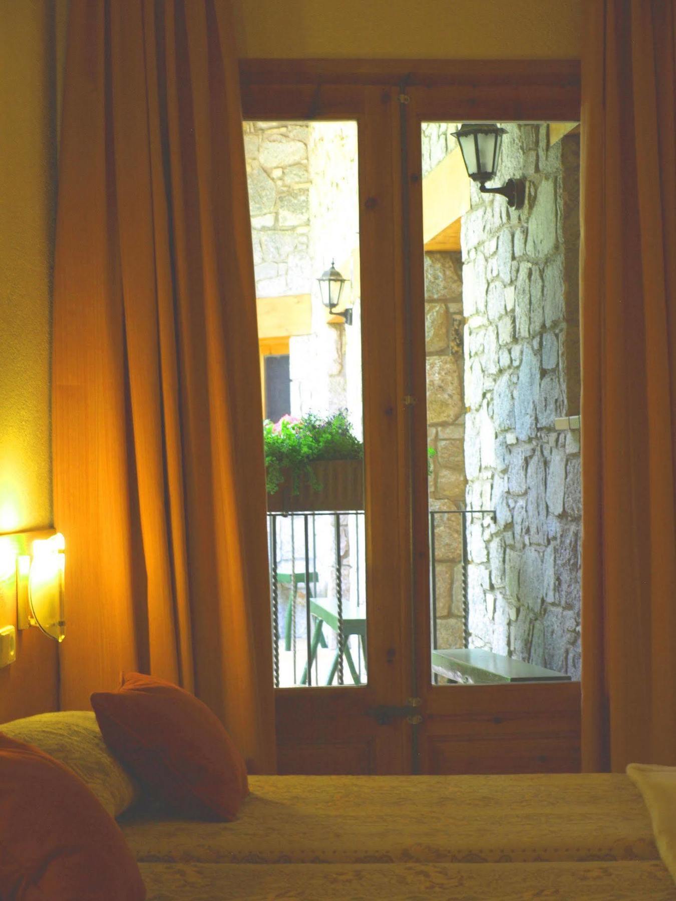 Hotel La Farga Риполь Экстерьер фото