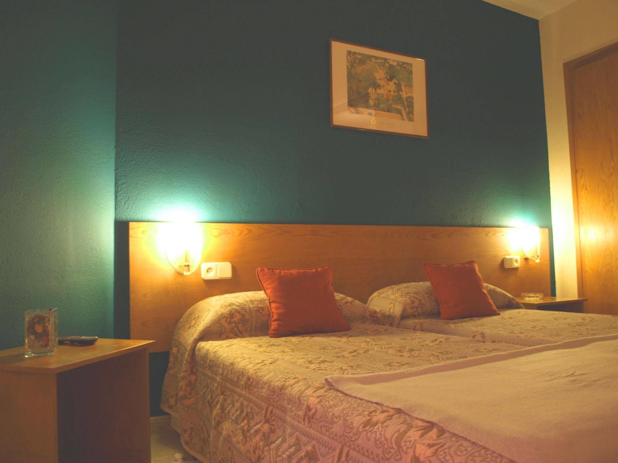 Hotel La Farga Риполь Экстерьер фото