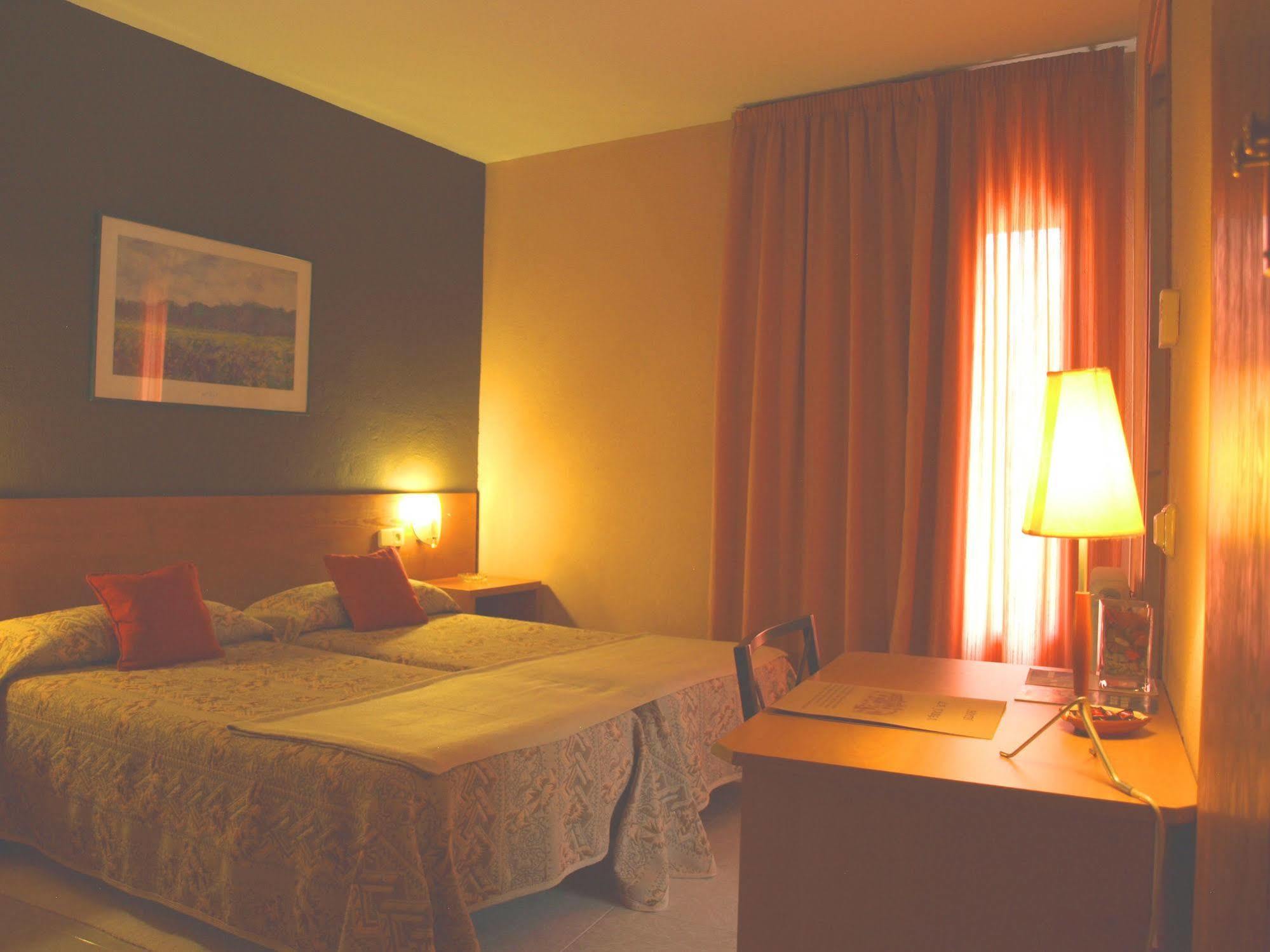 Hotel La Farga Риполь Экстерьер фото