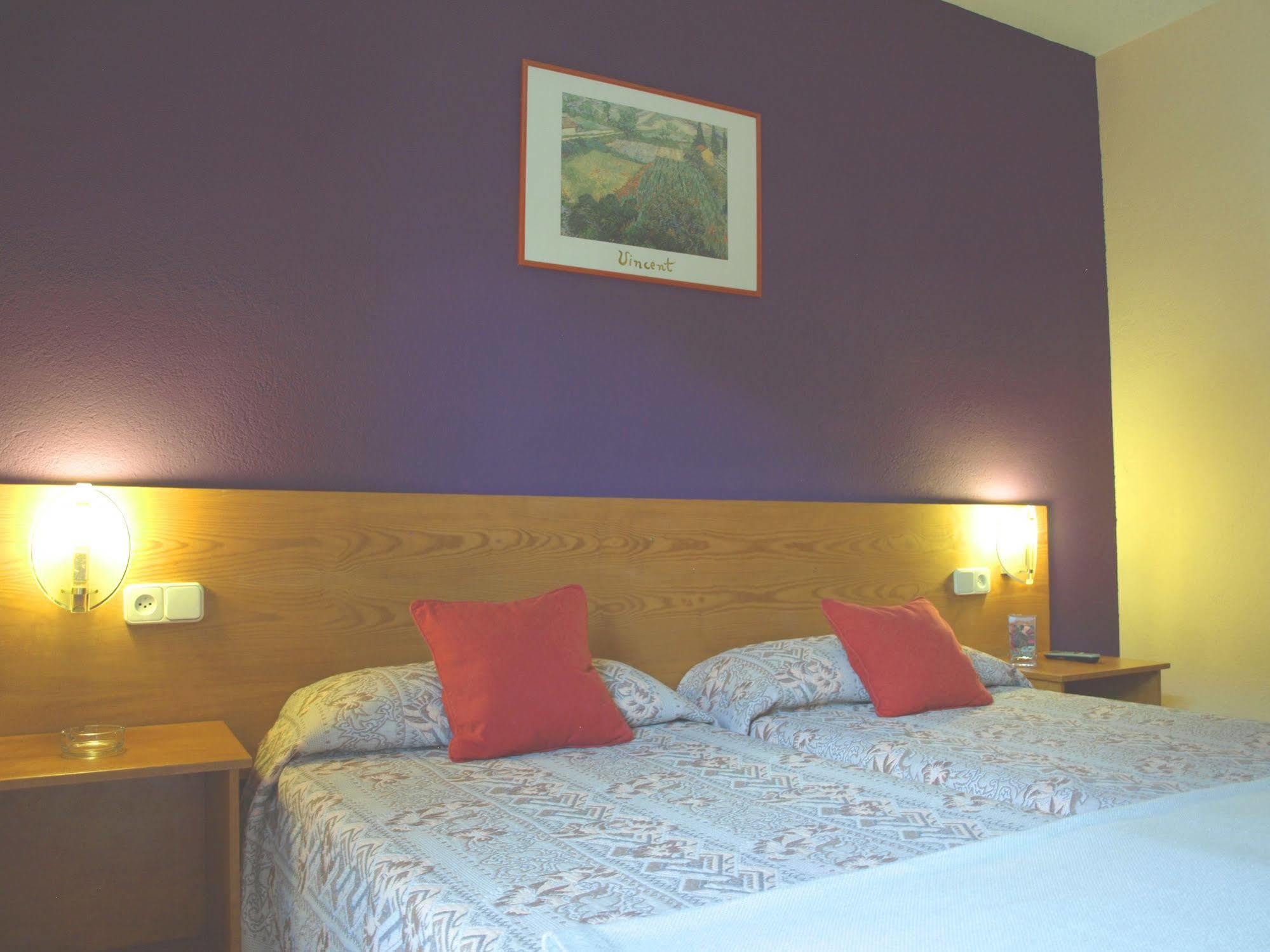 Hotel La Farga Риполь Экстерьер фото